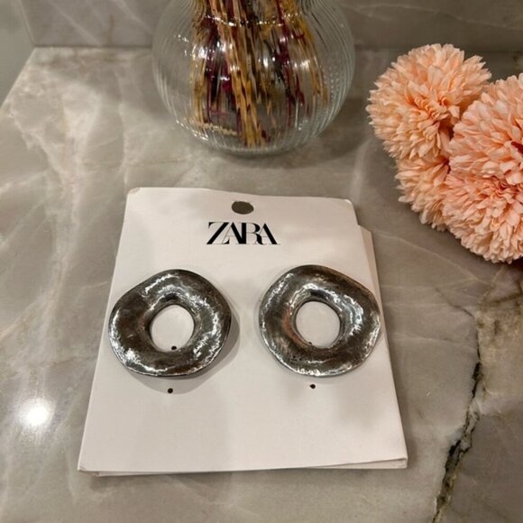 Zara earrings, irregular circle shaped silver NWT 🔥🔥✨💖💖 - Picture 4 of 7